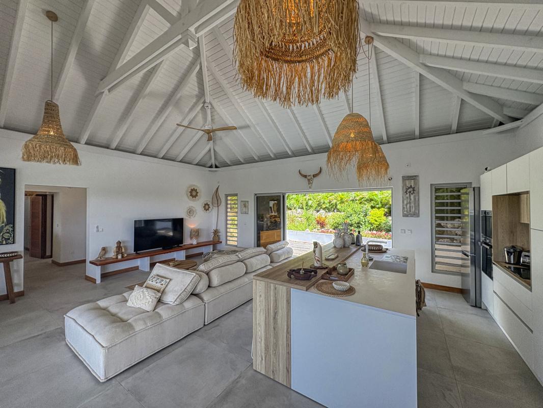 15.Location villa piscine Saint François Guadeloupe_Pièce de vie vue mer